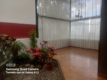 VENDO PROPIEDAD CON 2 CASAS EN URBANIZACION LA CATOLICA CUMBAYA, EXCECLENTE UBICACION A 5 MINUTOS DE LA UNIVERSIDAD SAN FRANCISCO