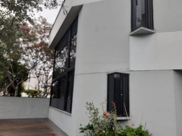 VENDO PROPIEDAD CON 2 CASAS EN URBANIZACION LA CATOLICA CUMBAYA, EXCECLENTE UBICACION A 5 MINUTOS DE LA UNIVERSIDAD SAN FRANCISCO