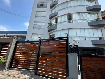 Lindo Dpto. con finos acabados, a 20 pasos del parque Alvariño Urb. Chama Surco.