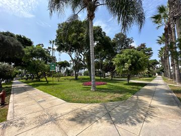 Lindo Dpto. con finos acabados, a 20 pasos del parque Alvariño Urb. Chama Surco.