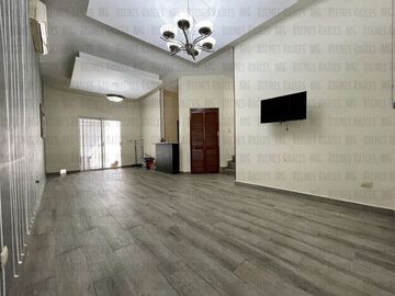 CASA EN VENTA EN PRIVADA BOSQUES DEL CONTRY, A 120 METROS DEL PARQUE, CON ASADOR Y BARRA