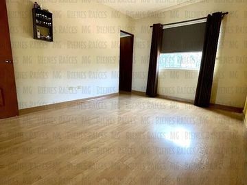 CASA EN VENTA EN PRIVADA BOSQUES DEL CONTRY, A 120 METROS DEL PARQUE, CON ASADOR Y BARRA