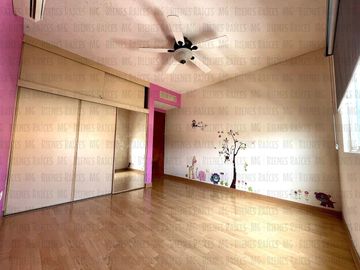 CASA EN VENTA EN PRIVADA BOSQUES DEL CONTRY, A 120 METROS DEL PARQUE, CON ASADOR Y BARRA