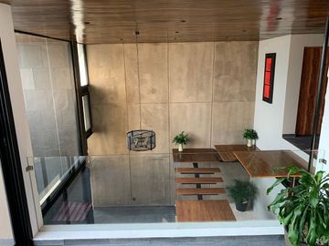 CASA EN VENTA Y EN RENTA EN VISTA REAL, 4 RECS. 5 BAÑOS, JARDIN,