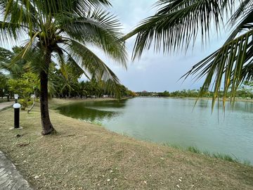 Spacious house for sale on the corner beside the lake in Mooban Ornsirin 3 San Pu Loei, Doi Saket