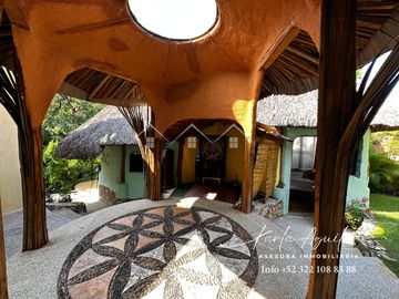 Se vende casa en Sayulita rodeada de hermosa vegetación ideal para rentas y vivir en paz