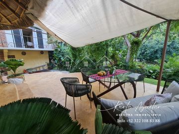 Se vende casa en Sayulita rodeada de hermosa vegetación ideal para rentas y vivir en paz