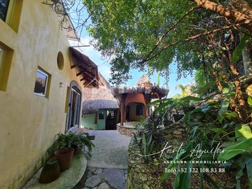 Se vende casa en Sayulita rodeada de hermosa vegetación ideal para rentas y vivir en paz