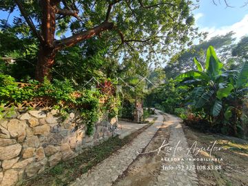 Se vende casa en Sayulita rodeada de hermosa vegetación ideal para rentas y vivir en paz