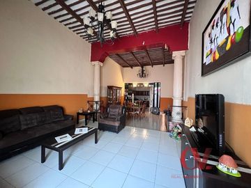 CASA AMUEBLADA CON 5 RECAMARAS EN EL BARRIO DE SANTIAGO IDEAL COMO INVERSION PARA ALOJAMIENTO