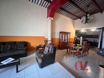 CASA AMUEBLADA CON 5 RECAMARAS EN EL BARRIO DE SANTIAGO IDEAL COMO INVERSION PARA ALOJAMIENTO