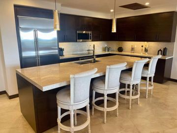 Condo con terraza y acceso directo al mar,  alberca y gym, Pacific Ocean, Cabo San Lucas.