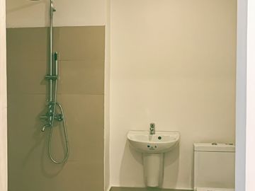 25 sqm 1 BR Condo For Sale Near MRT 7 in East Fairview Quezon City
