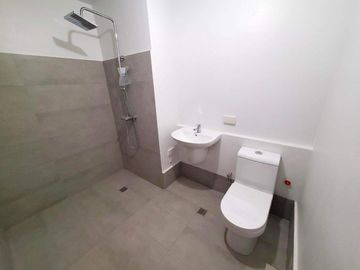 25 sqm 1 BR Condo For Sale Near MRT 7 in East Fairview Quezon City