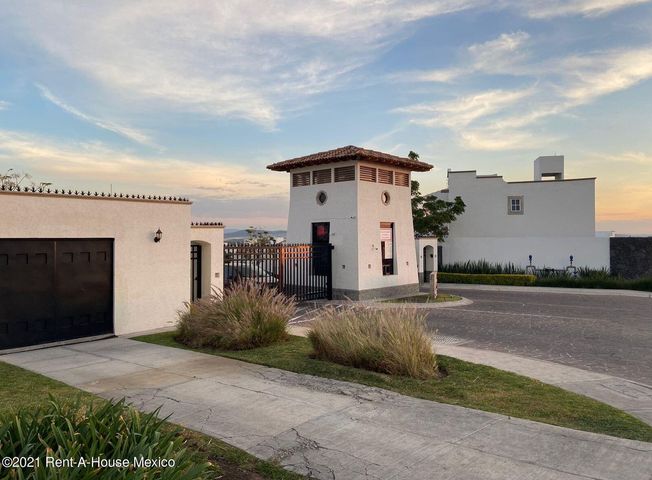Foto EL REFUGIO Casa en renta en privada con amenidades 3 recamaras