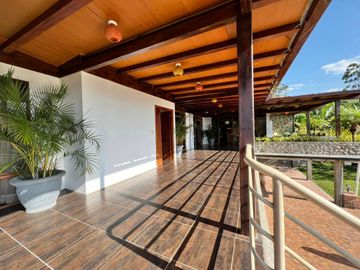 Casa de lujo en venta en Malacatos sector Taxiche
