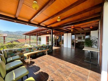Casa de lujo en venta en Malacatos sector Taxiche
