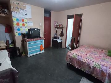 VENTA CASA CHOSICA SAN ANTONIO 3 PISOS CON LOCAL COMERCIAL