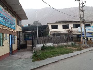 VENTA CASA CHOSICA SAN ANTONIO 3 PISOS CON LOCAL COMERCIAL