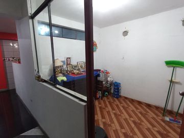 VENTA CASA CHOSICA SAN ANTONIO 3 PISOS CON LOCAL COMERCIAL