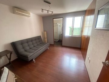 C200 CASA EN VENTA CUMBRES DEL MIRADOR MUY ILUMINADA ESXCELENTE PRECIO Y UBICACIÓN