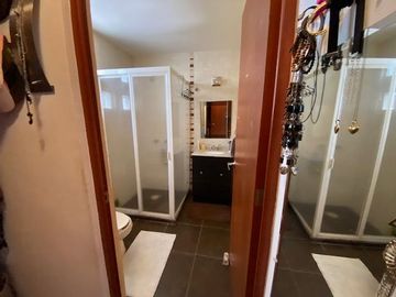 C200 CASA EN VENTA CUMBRES DEL MIRADOR MUY ILUMINADA ESXCELENTE PRECIO Y UBICACIÓN