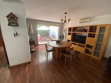 C200 CASA EN VENTA CUMBRES DEL MIRADOR MUY ILUMINADA ESXCELENTE PRECIO Y UBICACIÓN
