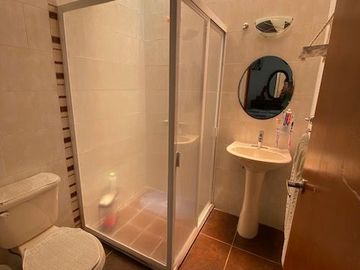 C200 CASA EN VENTA CUMBRES DEL MIRADOR MUY ILUMINADA ESXCELENTE PRECIO Y UBICACIÓN