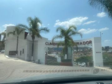 C200 CASA EN VENTA CUMBRES DEL MIRADOR MUY ILUMINADA ESXCELENTE PRECIO Y UBICACIÓN
