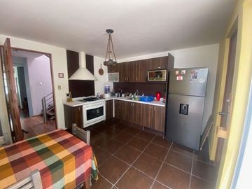 C200 CASA EN VENTA CUMBRES DEL MIRADOR MUY ILUMINADA ESXCELENTE PRECIO Y UBICACIÓN