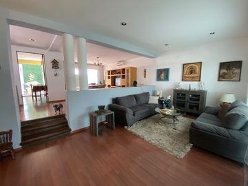 C200 CASA EN VENTA CUMBRES DEL MIRADOR MUY ILUMINADA ESXCELENTE PRECIO Y UBICACIÓN