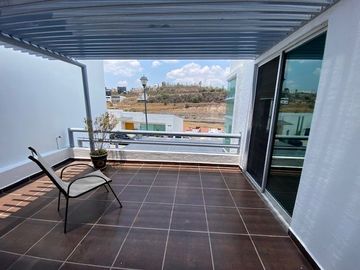 C200 CASA EN VENTA CUMBRES DEL MIRADOR MUY ILUMINADA ESXCELENTE PRECIO Y UBICACIÓN