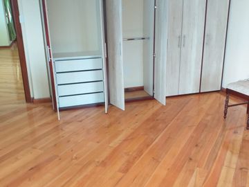 VENTA  CASA EN CAYAMBE, MIRADOR DE PUNTIACHIL, CERCA AL PARQUE CENTRAL