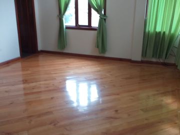 VENTA  CASA EN CAYAMBE, MIRADOR DE PUNTIACHIL, CERCA AL PARQUE CENTRAL