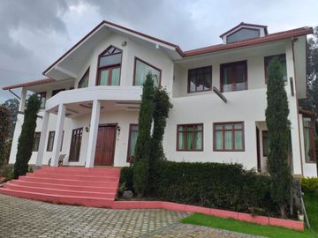 VENTA  CASA EN CAYAMBE, MIRADOR DE PUNTIACHIL, CERCA AL PARQUE CENTRAL