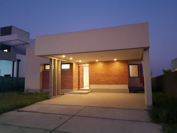 COUNTRY SANTA BARBARA SAN PABLO CASA EN VENTA A ESTRENAR