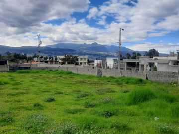 Vendo terreno de 750m2, en la Urbanización Ejército Nacional, con cerramiento, servicios