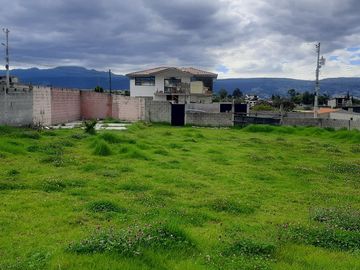Vendo terreno de 750m2, en la Urbanización Ejército Nacional, con cerramiento, servicios