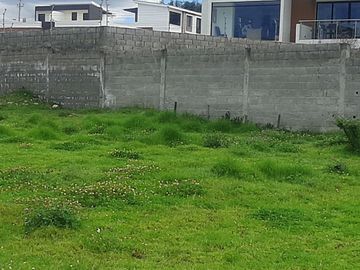 Vendo terreno de 750m2, en la Urbanización Ejército Nacional, con cerramiento, servicios