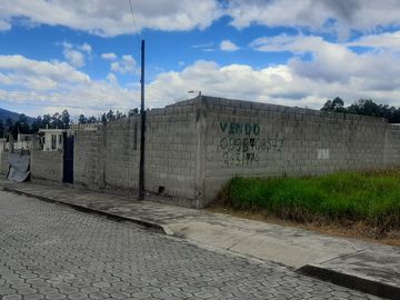 Vendo terreno de 750m2, en la Urbanización Ejército Nacional, con cerramiento, servicios