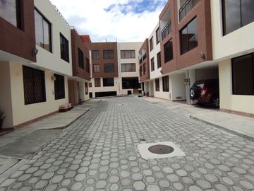 PUSUQUI VENTA DE HERMOSA  CASA CON JACUZZI A ESTRENAR
