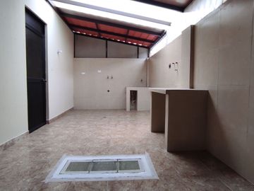PUSUQUI VENTA DE HERMOSA  CASA CON JACUZZI A ESTRENAR