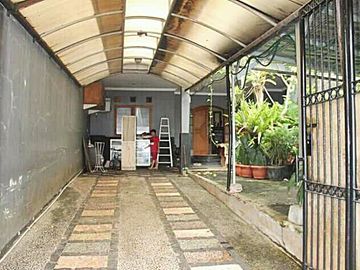 Rumah Langka Dekat Auto 2000 di Jl. Kebayoran Lama, Jakarta Barat