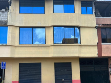 VENDO CASA A POCOS METROS DEL MERCADO MUNICIPAL