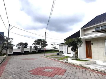 Rumah Baru Lingkungan Perumahan dekat Jalan Kaliurang