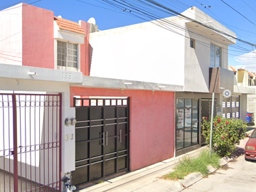 Casa En Venta En Arboledas Jacarandas, San Luis Potosí, REMATE ADJUDICADO