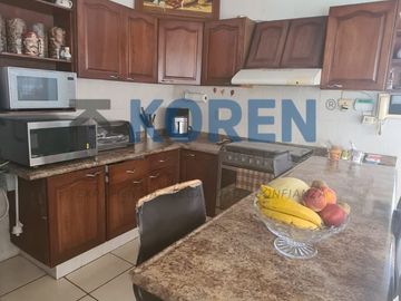 CASA EN VENTA EN VILLAS DE IRAPUATO, CON AMPLIO JARDÍN, MUY CERCA DEL TEC DE MTY