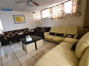 CASA EN VENTA EN VILLAS DE IRAPUATO, CON AMPLIO JARDÍN, MUY CERCA DEL TEC DE MTY