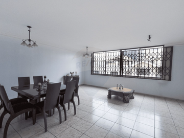 Vendo departamento en Cdla. Kennedy nueva