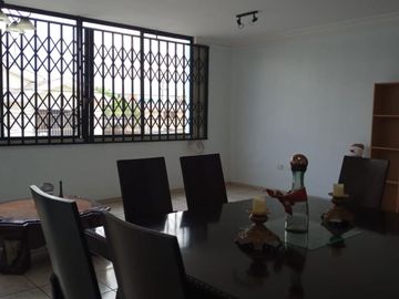 Vendo departamento en Cdla. Kennedy nueva